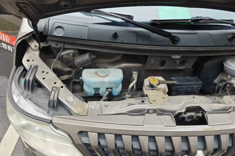 Used CHANGAN KAICHENG Ruixing M60 2020 1.5L Standard Version China VI 6-Seater DAM15KR Engine Bay Right