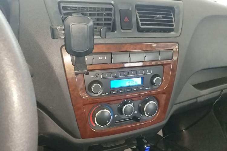 Used CHANGAN KAICHENG Ruixing M60 2020 1.5L Standard Version China VI 6-Seater DAM15KR Audio And AC Panel