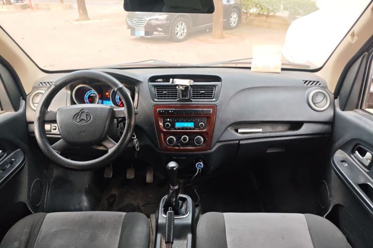 Used CHANGAN KAICHENG Ruixing M60 2020 1.5L Standard Version China VI 6-Seater DAM15KR Center Console