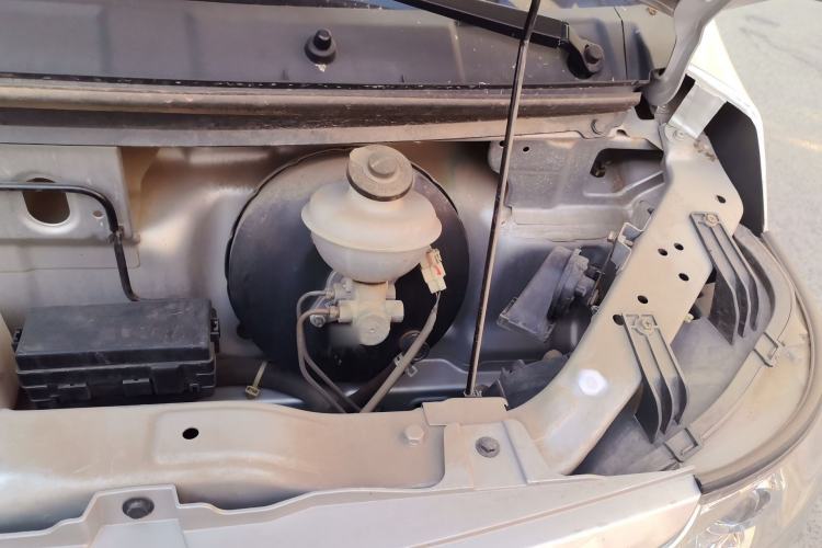Used CHANGAN KAICHENG Ruixing M60 2020 1.5L Standard Version China VI 6-Seater DAM15KR Engine Bay Left