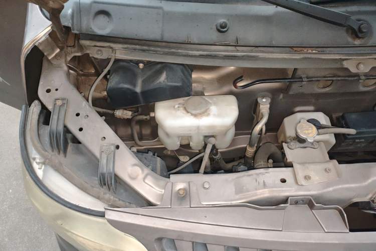 Used CHANGAN KAICHENG Ruixing M60 2020 1.5L Standard Version China VI 6-Seater DAM15KR Engine Bay Right