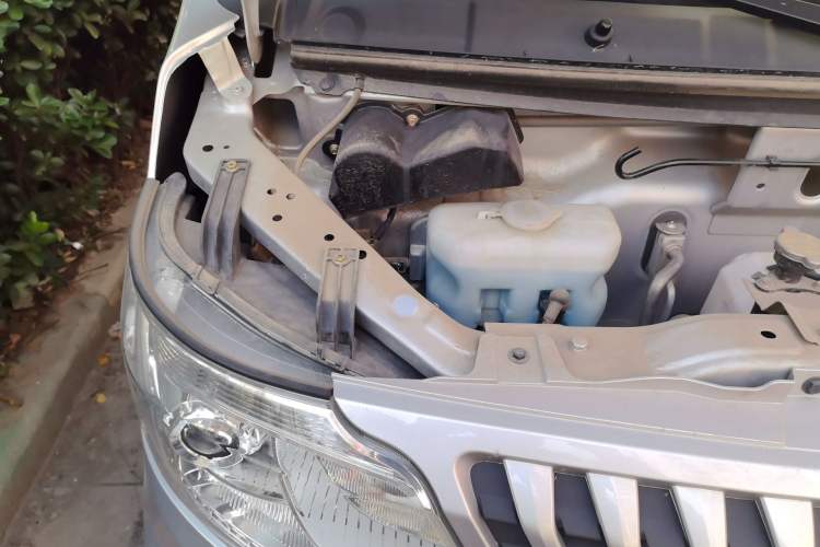 Used CHANGAN KAICHENG Ruixing M60 2020 1.5L Standard Version China VI 6-Seater DAM15KR Engine Bay Right