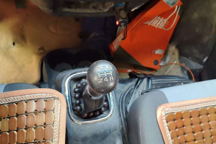 Used CHANGAN KAICHENG Ruixing M60 2020 1.5L Standard Version China VI 6-Seater DAM15KR Gear Lever