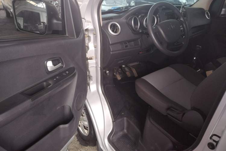 Used CHANGAN KAICHENG Ruixing M60 2020 1.5L Base Version China VI Standard 2-Seater Van with DAM15KR Engine Interior 4