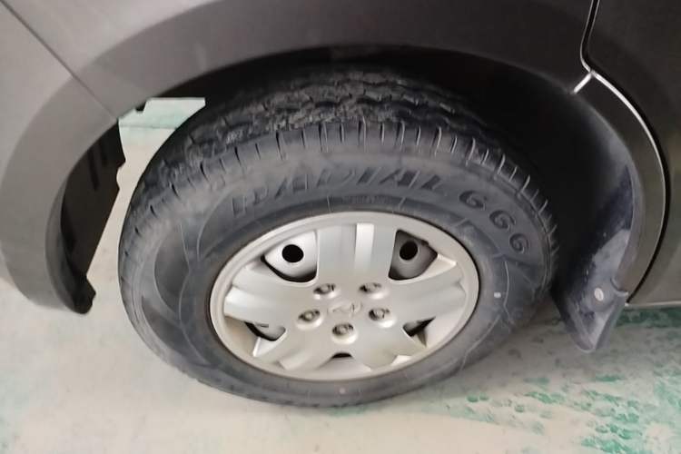 Used CHANGAN KAICHENG Ruixing M60 2020 1.5L Standard Version China VI 6-Seater DAM15KR Left Front Wheel Hub