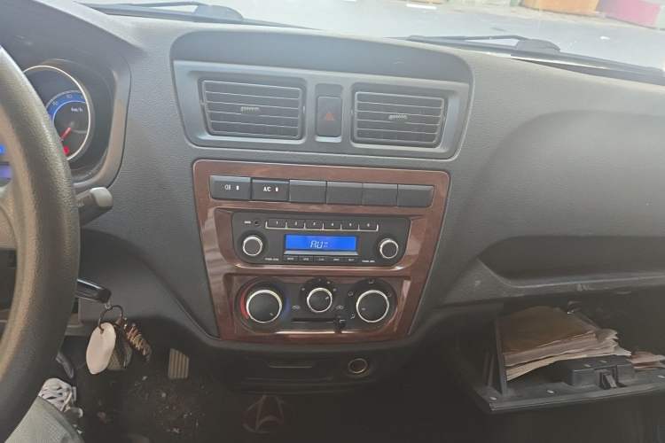 Used CHANGAN KAICHENG Ruixing M60 2020 1.5L Base Version China VI Standard 2-Seater Van with DAM15KR Engine Audio And AC Panel