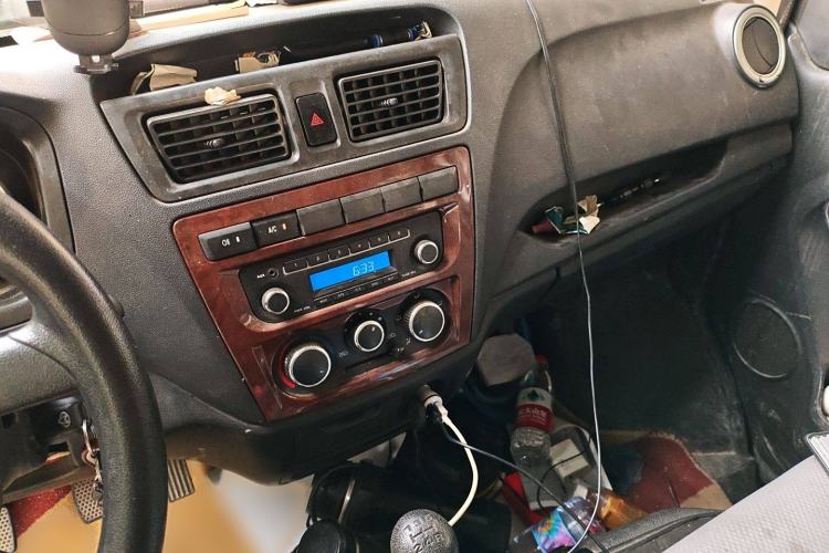 Used CHANGAN KAICHENG Ruixing M60 2020 1.5L Standard Version China VI Van with 5 Seats Equipped with DAM15KR Audio And AC Panel