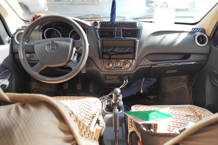 Used CHANGAN KAICHENG Ruixing M60 2020 1.6L Standard Version China VI 6-Seater CNG DAM16KRC Center Console
