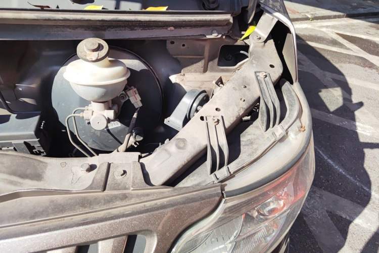 Used CHANGAN KAICHENG Ruixing M60 2020 1.6L Standard Version China VI 6-Seater CNG DAM16KRC Engine Bay Left