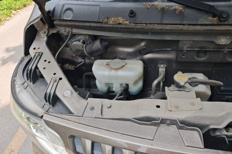 Used CHANGAN KAICHENG Ruixing M60 2020 1.5L Standard Version China VI 6-Seater DAM15KR Engine Bay Right