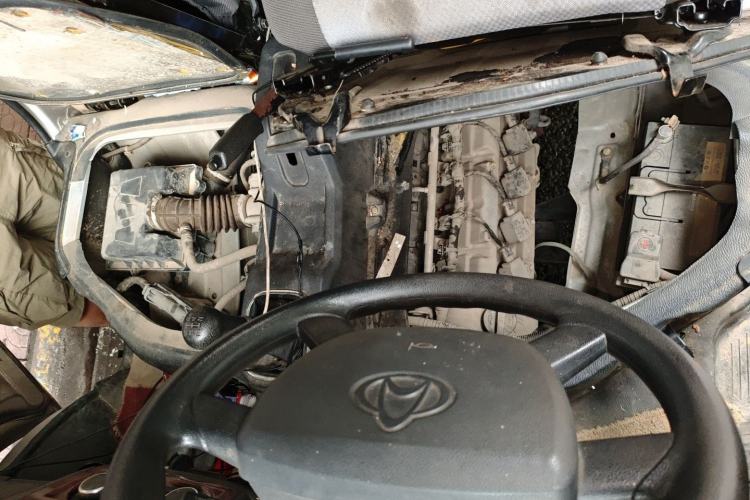 Used CHANGAN KAICHENG Ruixing M60 2020 1.5L Standard Version China VI Van with 5 Seats Equipped with DAM15KR Engine Bay