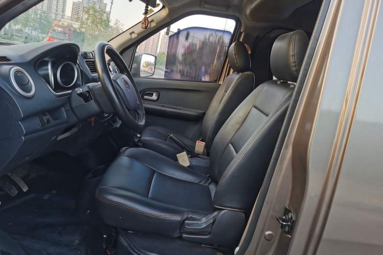 Used CHANGAN KAICHENG Ruixing M60 2020 1.5L Standard Version China VI 6-Seater DAM15KR Left Front Seat