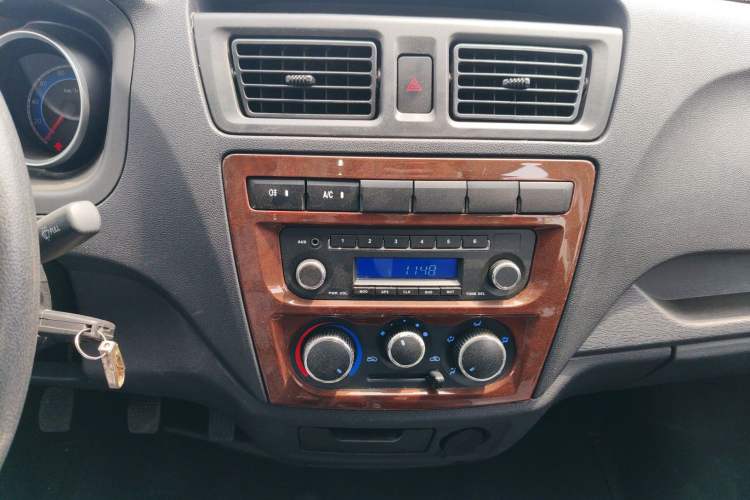 Used CHANGAN KAICHENG Ruixing M60 2020 1.5L Standard Version China VI 6-Seater DAM15KR Audio And AC Panel