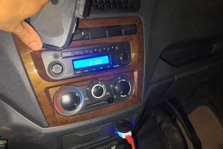 Used CHANGAN KAICHENG Ruixing M60 2020 1.5L Standard Version China VI 6-Seater DAM15KR Audio And AC Panel