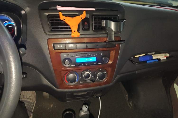 Used CHANGAN KAICHENG Ruixing M60 2020 1.5L Base Version China VI Standard 2-Seater Van with DAM15KR Engine Audio And AC Panel
