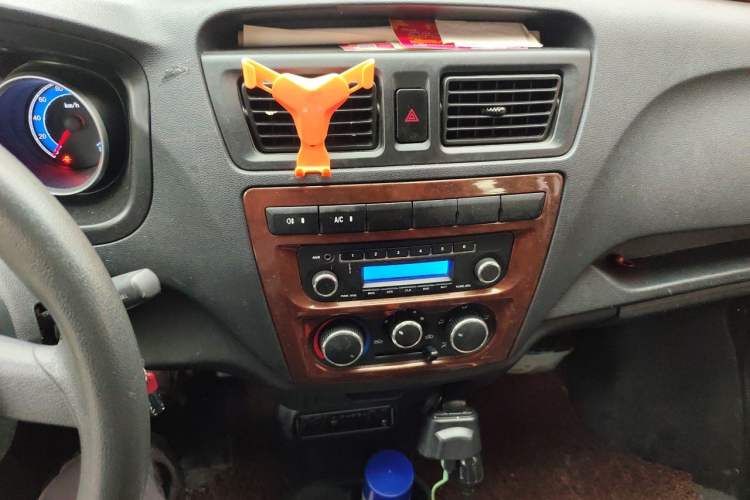 Used CHANGAN KAICHENG Ruixing M60 2020 1.5L Standard Version China VI Van with 5 Seats Equipped with DAM15KR Audio And AC Panel