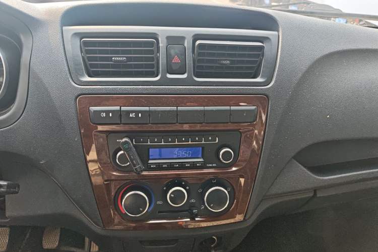 Used CHANGAN KAICHENG Ruixing M60 2020 1.5L Base Version China VI Standard 2-Seater Van with DAM15KR Engine Audio And AC Panel