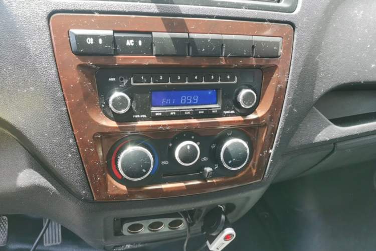 Used CHANGAN KAICHENG Ruixing M60 2020 1.5L Base Version China VI Standard 2-Seater Van with DAM15KR Engine Audio And AC Panel