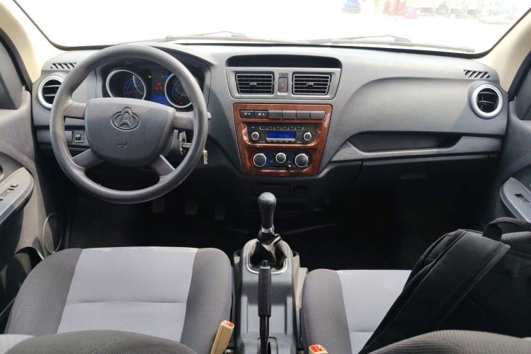 Used CHANGAN KAICHENG Ruixing M60 2020 1.5L Standard Version China VI 6-Seater DAM15KR Center Console