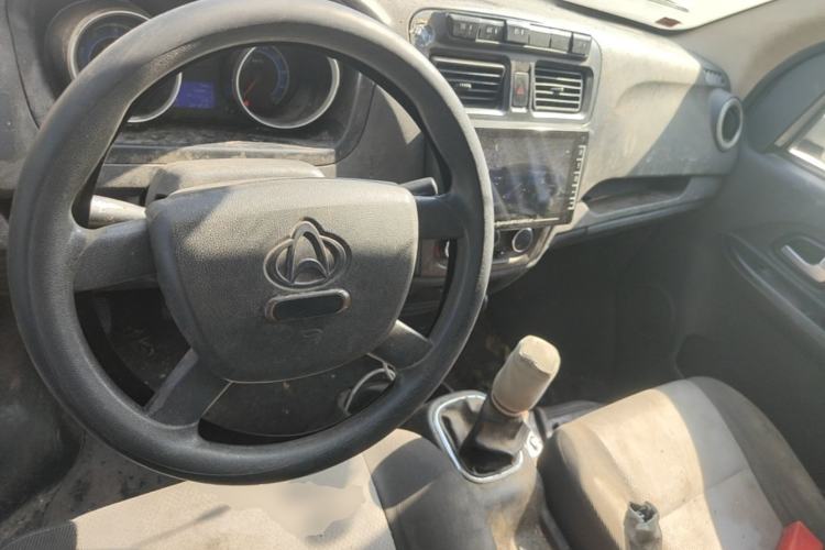 Used CHANGAN KAICHENG Ruixing M60 2020 1.6L Standard Version China VI 6-Seater CNG DAM16KRC Center Console