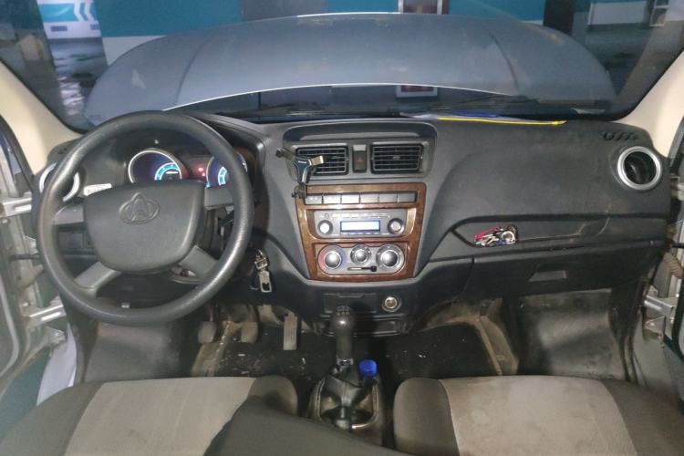 Used CHANGAN KAICHENG Ruixing M60 2020 1.5L Standard Version China VI 6-Seater DAM15KR Center Console