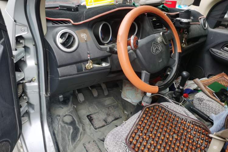 Used CHANGAN KAICHENG Ruixing M60 2020 1.5L Standard Version China VI 6-Seater DAM15KR Center Console