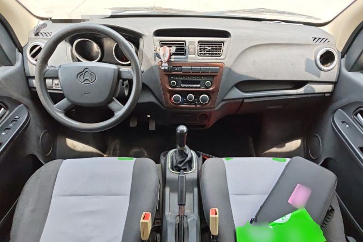Used CHANGAN KAICHENG Ruixing M60 2020 1.5L Standard Version China VI 6-Seater DAM15KR Center Console