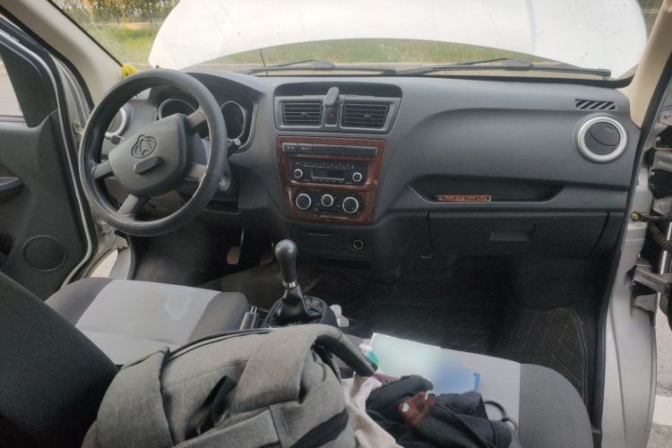 Used CHANGAN KAICHENG Ruixing M60 2020 1.5L Standard Version China VI 6-Seater DAM15KR Center Console