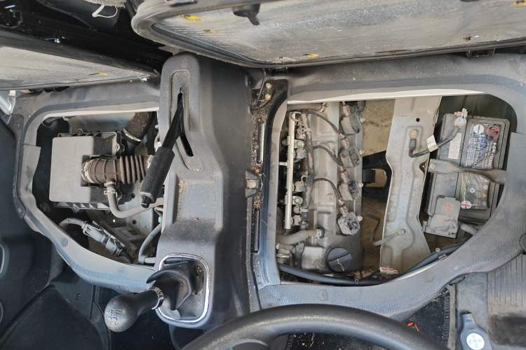 Used CHANGAN KAICHENG Ruixing M60 2020 1.5L Standard Version China VI 6-Seater DAM15KR Engine Bay