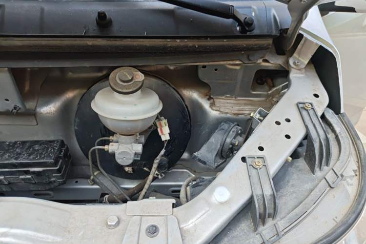 Used CHANGAN KAICHENG Ruixing M60 2020 1.5L Standard Version China VI 6-Seater DAM15KR Engine Bay Left