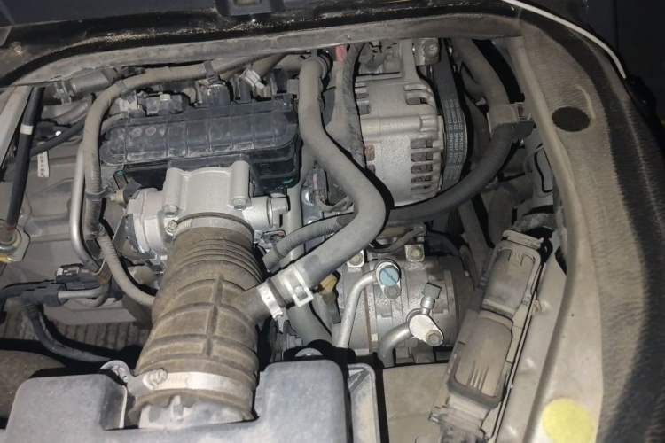 Used CHANGAN KAICHENG Ruixing M60 2020 1.5L Standard Version China VI 6-Seater DAM15KR Engine Bay Left