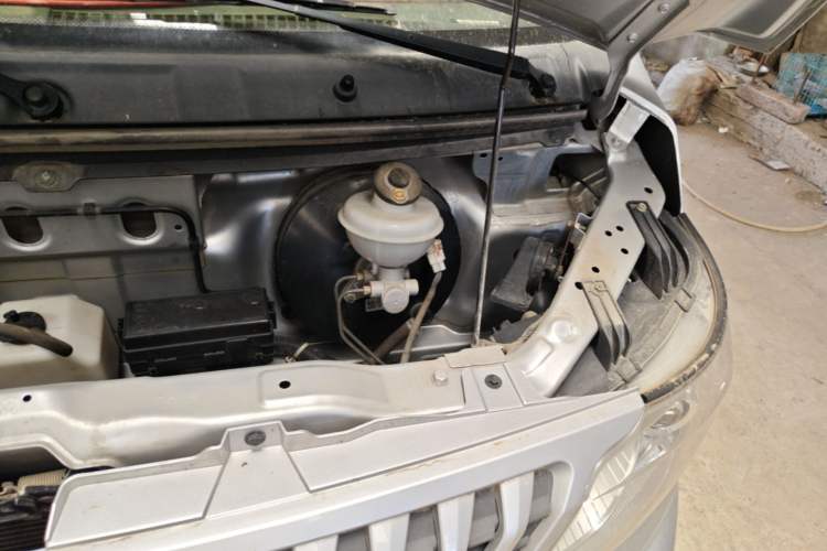 Used CHANGAN KAICHENG Ruixing M60 2020 1.5L Standard Version China VI 6-Seater DAM15KR Engine Bay Left