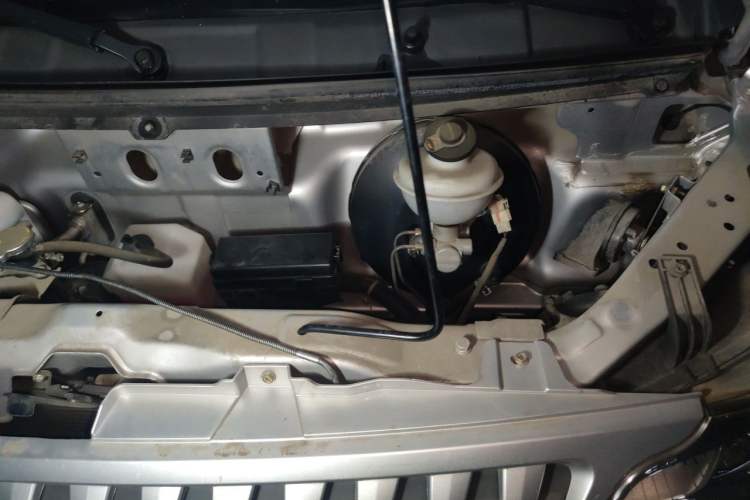 Used CHANGAN KAICHENG Ruixing M60 2020 1.5L Standard Version China VI 6-Seater DAM15KR Engine Bay Left