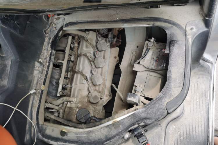 Used CHANGAN KAICHENG Ruixing M60 2020 1.5L Standard Version China VI 6-Seater DAM15KR Engine Bay Left