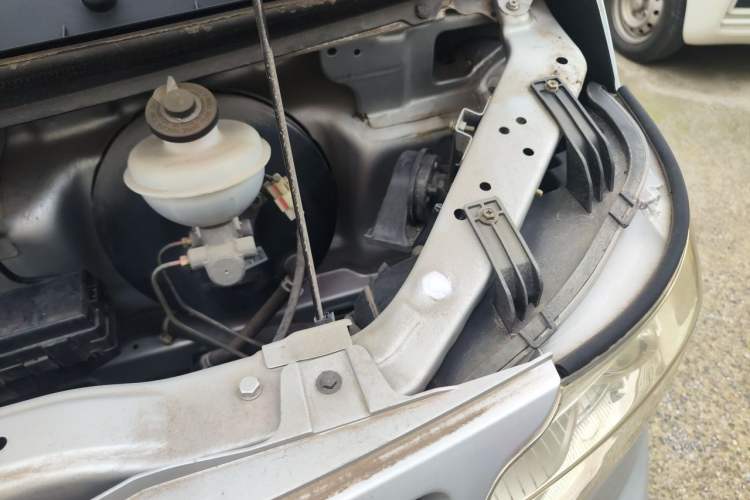 Used CHANGAN KAICHENG Ruixing M60 2020 1.5L Standard Version China VI 6-Seater DAM15KR Engine Bay Left