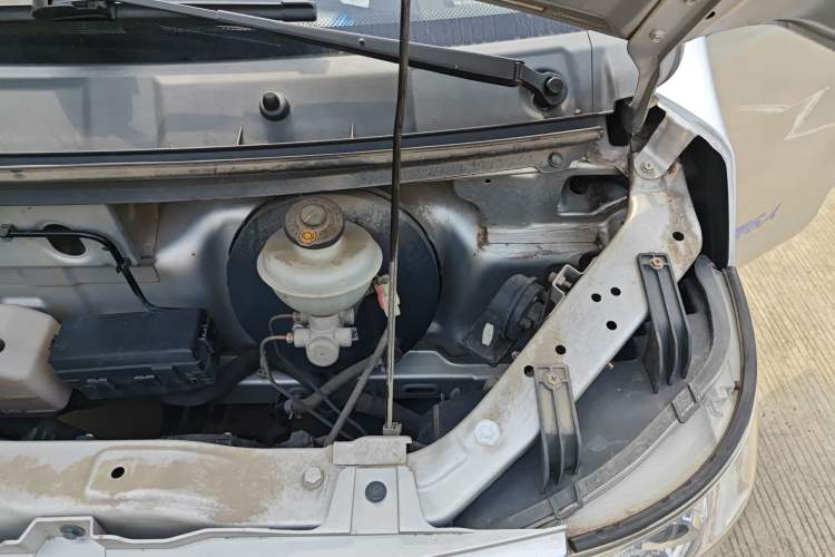 Used CHANGAN KAICHENG Ruixing M60 2020 1.5L Standard Version China VI 6-Seater DAM15KR Engine Bay Left