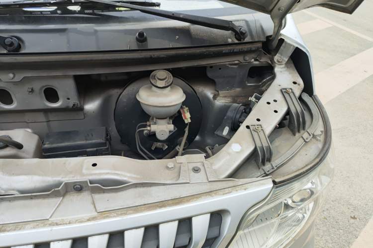 Used CHANGAN KAICHENG Ruixing M60 2020 1.5L Standard Version China VI 6-Seater DAM15KR Engine Bay Left