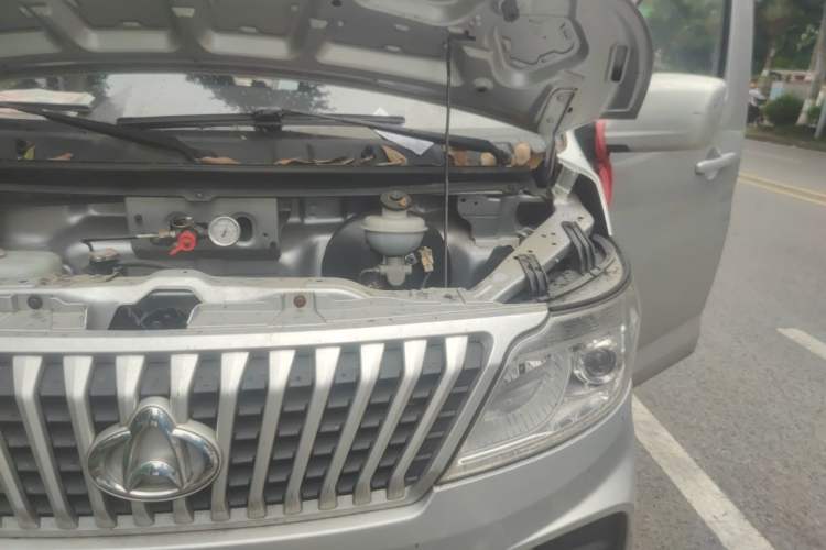 Used CHANGAN KAICHENG Ruixing M60 2020 1.6L Base Version China VI Standard 7-Seater CNG DAM16KRC Engine Bay Left
