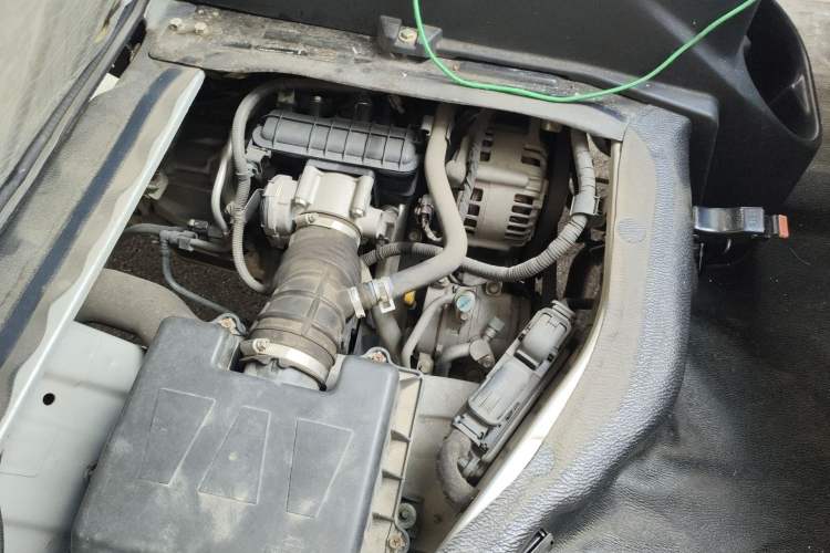 Used CHANGAN KAICHENG Ruixing M60 2020 1.5L Standard Version China VI 6-Seater DAM15KR Engine Bay Right