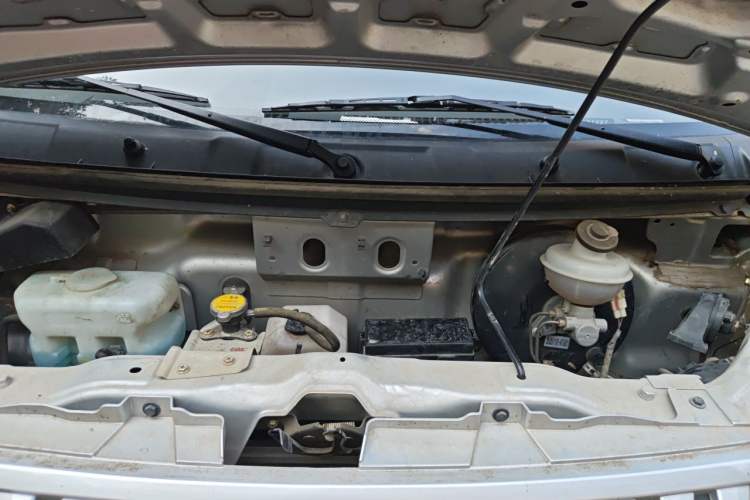 Used CHANGAN KAICHENG Ruixing M60 2020 1.5L Standard Version China VI 6-Seater DAM15KR Engine Bay Right