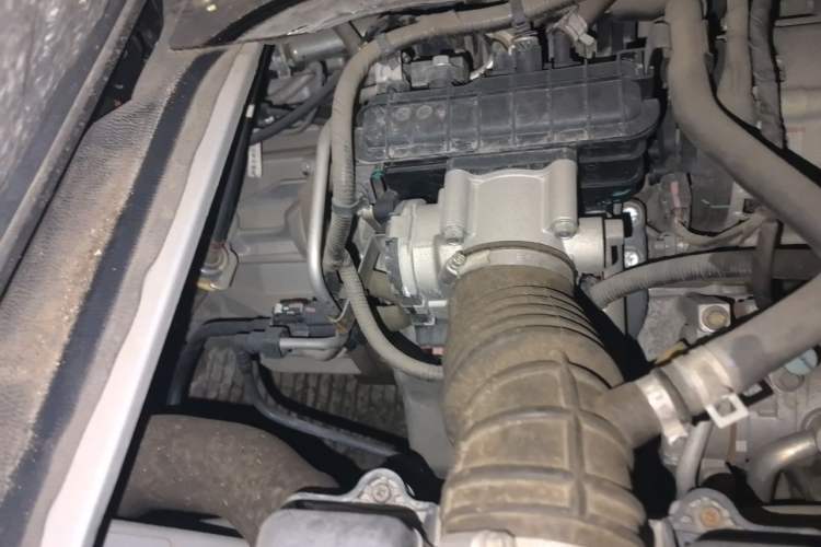 Used CHANGAN KAICHENG Ruixing M60 2020 1.5L Standard Version China VI 6-Seater DAM15KR Engine Bay Right