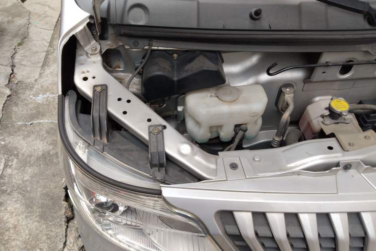 Used CHANGAN KAICHENG Ruixing M60 2020 1.5L Standard Version China VI 6-Seater DAM15KR Engine Bay Right