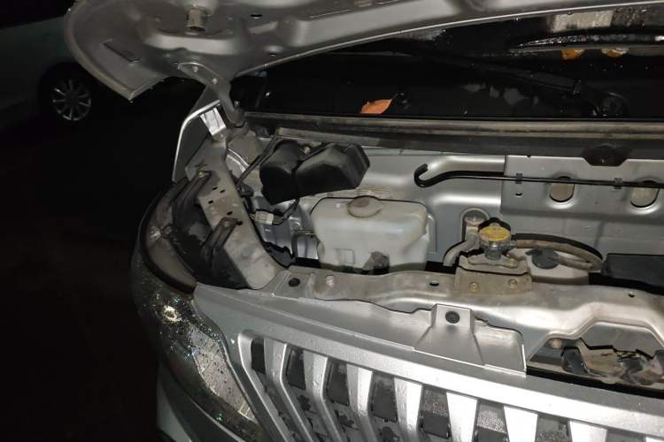 Used CHANGAN KAICHENG Ruixing M60 2020 1.5L Standard Version China VI 6-Seater DAM15KR Engine Bay Right