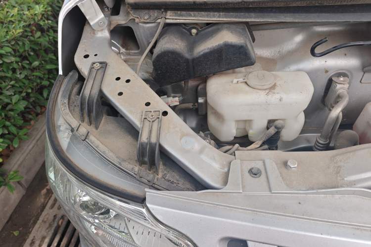 Used CHANGAN KAICHENG Ruixing M60 2020 1.5L Standard Version China VI 6-Seater DAM15KR Engine Bay Right