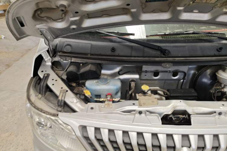 Used CHANGAN KAICHENG Ruixing M60 2020 1.5L Standard Version China VI 6-Seater DAM15KR Engine Bay Right