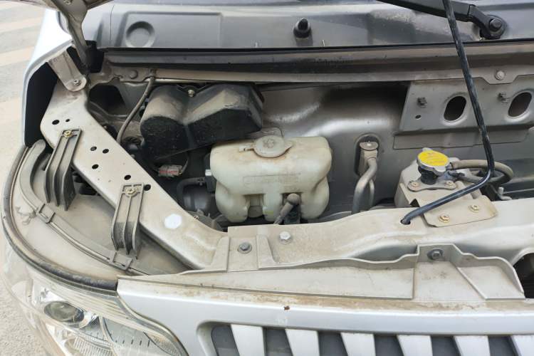 Used CHANGAN KAICHENG Ruixing M60 2020 1.5L Standard Version China VI 6-Seater DAM15KR Engine Bay Right