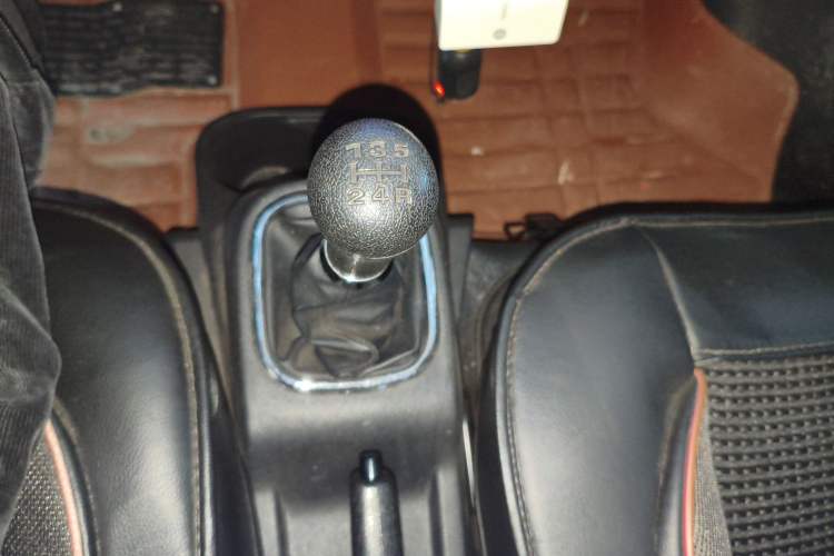Used CHANGAN KAICHENG Ruixing M60 2020 1.5L Base Version China VI Emission Standard 7-Seater DAM15KR Gear Lever