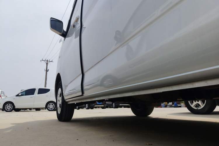 Used CHANGAN KAICHENG Ruixing M60 2020 1.5L Standard Version China VI 6-Seater DAM15KR Left Side Sill
