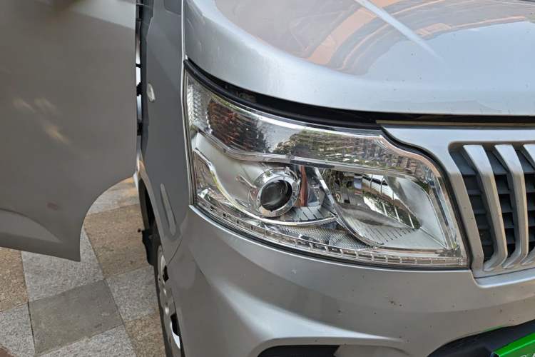 Used CHANGAN KAICHENG Ruixing M60 2020 1.5L Standard Version China VI 6-Seater DAM15KR Right Front Headlight