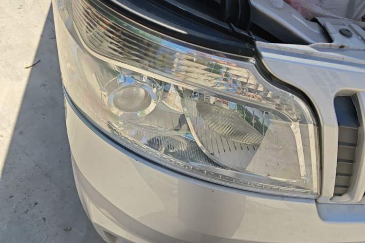 Used CHANGAN KAICHENG Ruixing M60 2020 1.5L Standard Version China VI Van with 5 Seats Equipped with DAM15KR Right Front Headlight